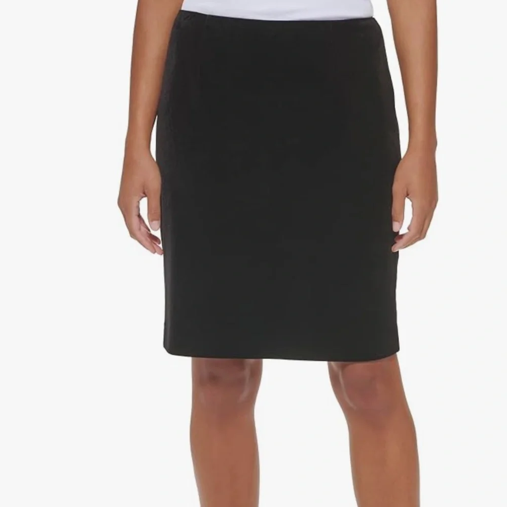 Calvin Klein Black Pencil Skirt: Timeless Elegance 📚🖋️ - Picture 2 of 16
